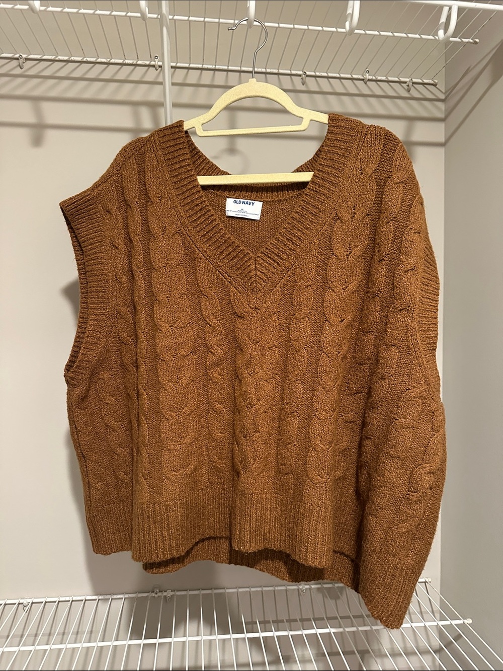 Old Navy Women’s Cable Knit V-Neck Sweater Vest in Rust - Picture 1 of 3